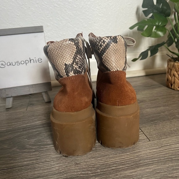 Dolce Vita Rubi Boots in cognac and (faux) snakeskin. Size 7.5 - Picture 5 of 12